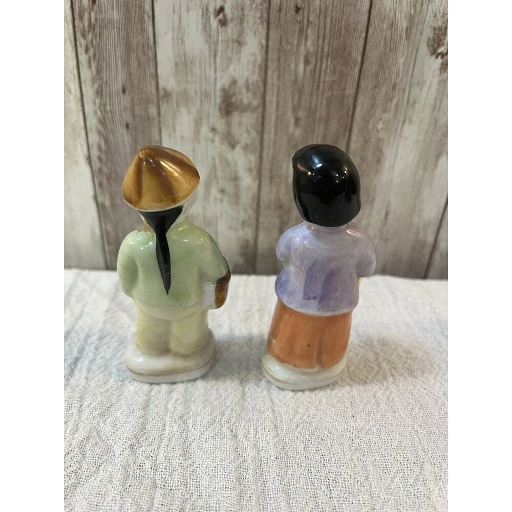VINTAGE PORCELAIN JAPANESE COUPLE FIGURINES Man Woman Umbrella Hat 3.5” Asian